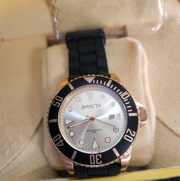 Invicta Unisex Watch - Picture 4 of 11